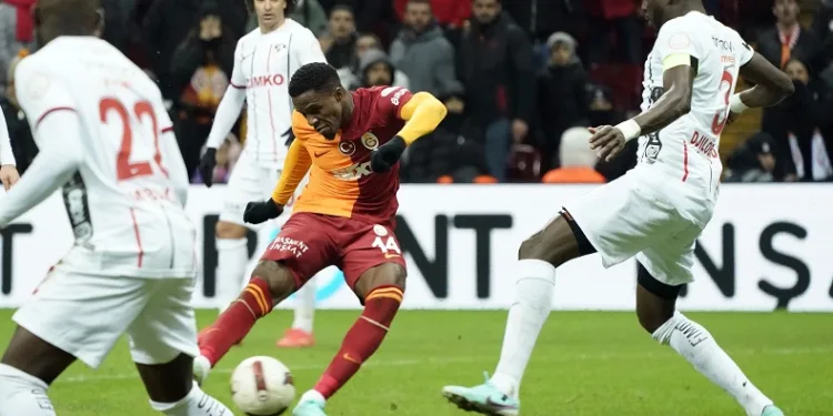Wilfried Zaha bu sezonki 10. golünü kaydetti