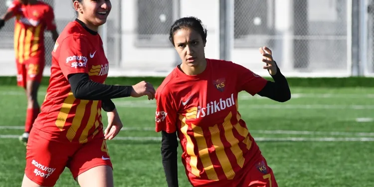 Zeynep Bilir hat-trick yaptı, 11 maçta 15 gol attı