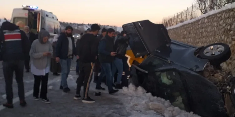 Bingöl’de otomobil takla attı: 5 yaralı