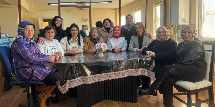 Ak kadınlardan Elden Ele Derneği’ne ziyaret