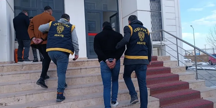Hasarlı binalara dadanan hırsızlar yakalandı