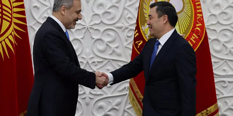 Dışişleri Bakanı Fidan, Kırgızistan Cumhurbaşkanı Caparov ile görüştü