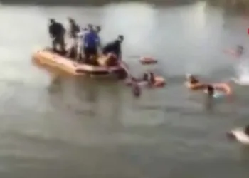 Öğrencileri taşıyan tekne battı: 14ölü