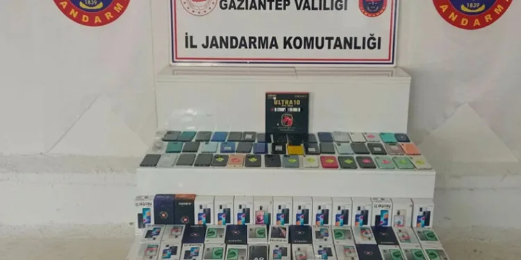 Gaziantep’te 2 milyon lira değerinde kaçak cep telefonu ele geçirildi