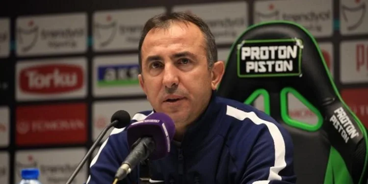 Kayserispor Teknik Direktörü Recep Uçar: “Ortaya konamayan oyun adına özür dilerim”