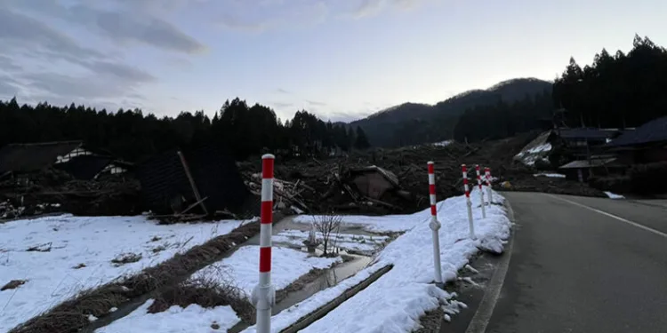 Japonya’da deprem sonrası toprak kayması