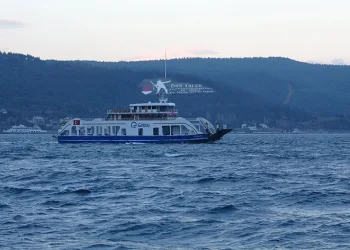 Fırtına nedeniyle tüm feribot seferleri iptal edildi