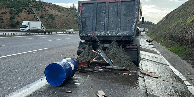 Kuzey Marmara Otoyolu’nda kaza sonrası kimyasal madde paniği
