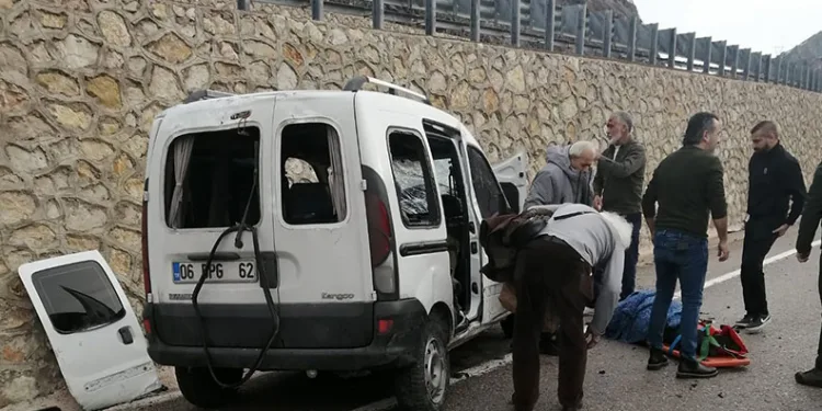 Gümüşhane’de trafik kazası: 6 yaralı