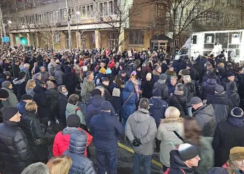 Sırbistan’da seçimlerin iptali için protesto