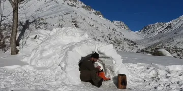 ‘Dağların Oğlu’ kışı igloda geçiriyor