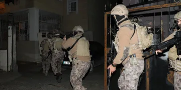 Mersin’de kaçakçılık operasyonu: 13 gözaltı