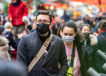Kalabalıkta maske önemli