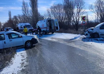 Afyonkarahisar’da trafik kazası, 6 kişi yaralandı