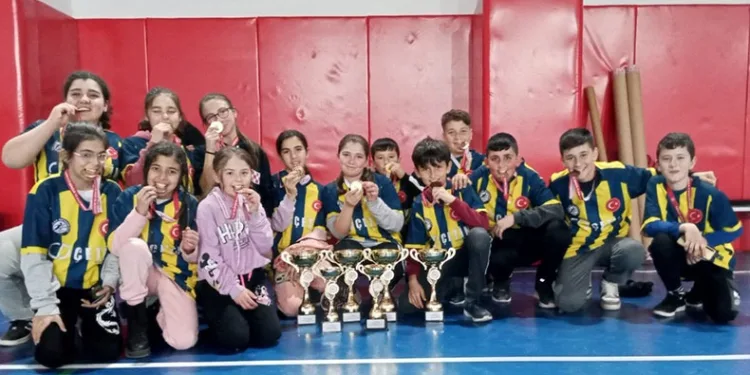 Kütahya’yı Sofular ilkokulu ve ortaokulu temsil edecek