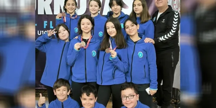 Eskişehir’i temsil eden flöre eskrim takımı Sakarya’dan madalyalarla döndü