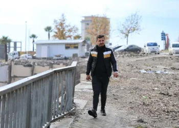 Depremde kaybolan polisi arıyor