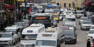 Adana’da taşıt sayısı arttı, korna sesi çileye döndü