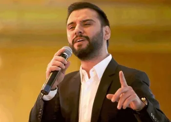 Şarkıcı Alişan Bursa’da hastaneye kaldırıldı