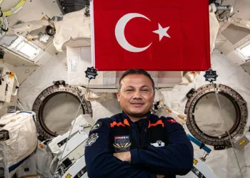 Alper Gezeravcı’dan Türk bayraklı paylaşım