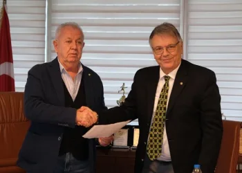 Bursaspor Başkan Adayı Raşit Barışıcı Listesini Divan’a Sundu