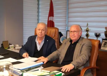 Bursaspor Başkan Adayı Sinan Bür Listesini Divan’a Sundu