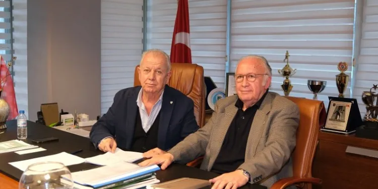 Bursaspor Başkan Adayı Sinan Bür Listesini Divan’a Sundu