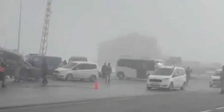 Bitlis’te zincirleme kaza: 18 yaralı