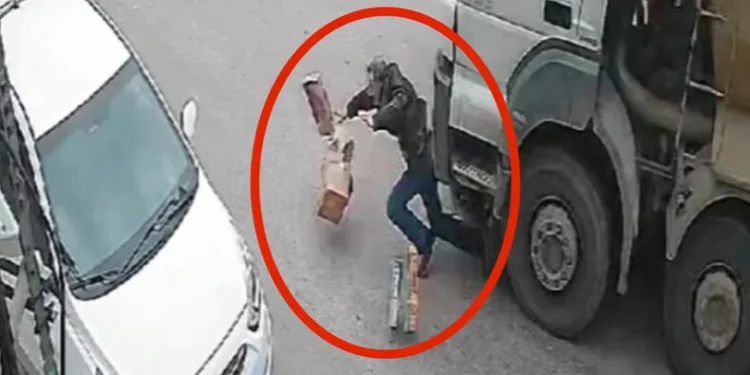 Hafriyat kamyonunun altında kalmıştı, yaşam mücadelesi veriyor