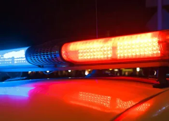 Çakar takarak polis gibi gezen sürücüye ceza