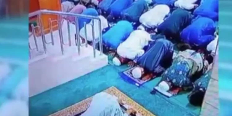 Endonezya’da imam secdede vefat etti