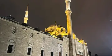 Fatih Camii’nde bıçaklı saldırı