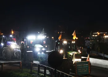 Fransa’da çiftçiler hükümete geri adım attırdı