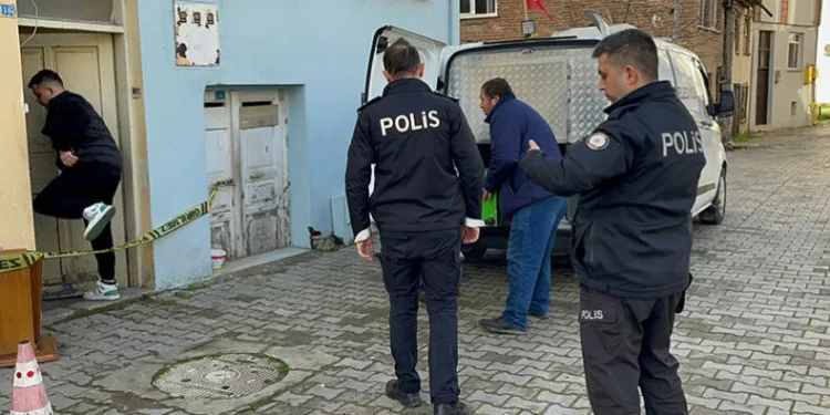60 yaşındaki vatandaş evinde ölü bulundu