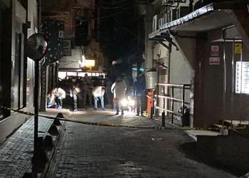 Gece kulübünde silahlı çatışma: 2’si polis 5 yaralı