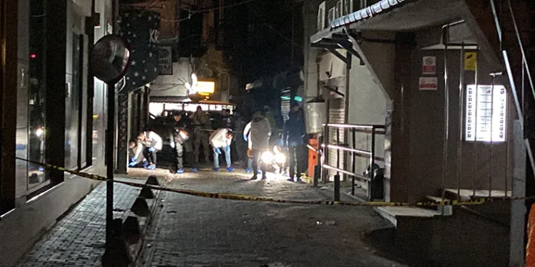 Gece kulübünde silahlı çatışma: 2’si polis 5 yaralı