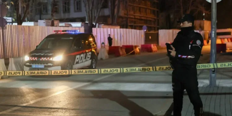 Bakanlık önündeki şüpheli şahıs vuruldu