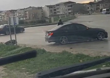 Bursa’da drift atan araç kamerada