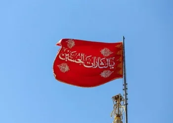 Cami kubbesine intikam bayrağı çekildi