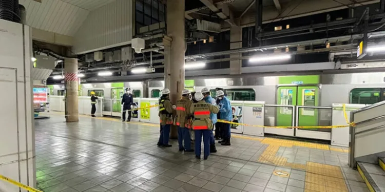 Japonya’da trende bıçaklı saldırı