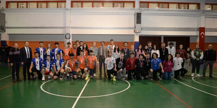 Başarılı sporcular ödüllendirildi