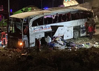Mersin’de yolcu otobüsü devrildi: 9 ölü, 30 yaralı