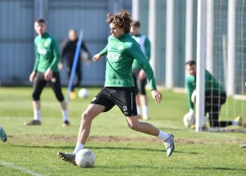 Bursasporlu futbolculardan moralli idman