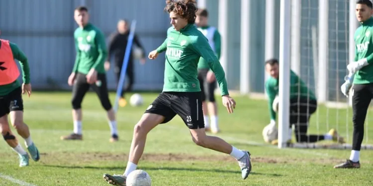 Bursasporlu futbolculardan moralli idman