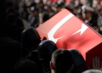 Türkiye şehitlerine ağlıyor