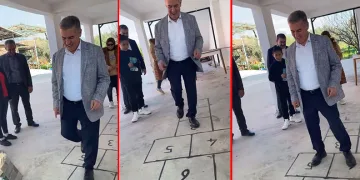 Başkan Erol, seçim çalışmalarına mola verdi çocukluğuna döndü