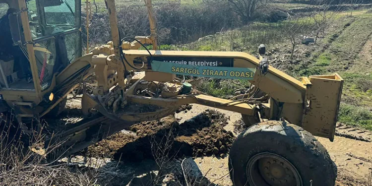 Çiftçilerin arazi yolları düzeltildi