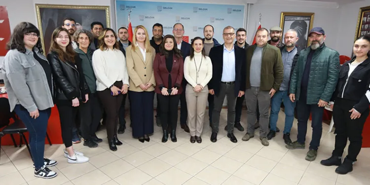 CHP, Selçuk’ta meclis üyesi adaylarını tanıttı