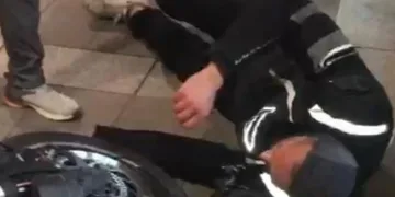 Zeytinburnu’nda hafif ticari araç ile motosiklet çarpıştı