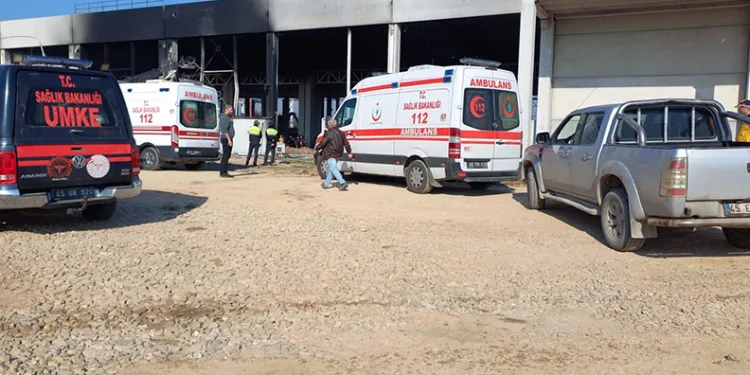 Manisa’da yangın sırasında göçük altında kalan 2 işçi hayatını kaybetti